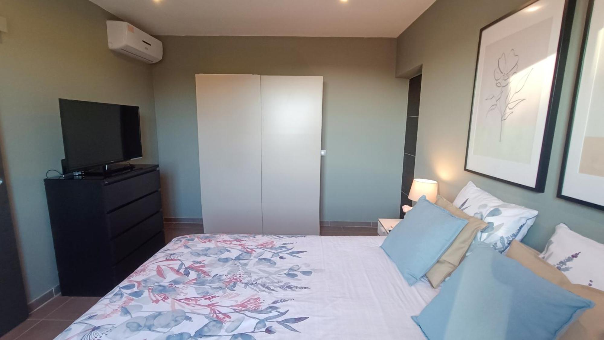 Appartement Pinede Man Yelle ซานารี-ซูร์-แมร์ ภายนอก รูปภาพ