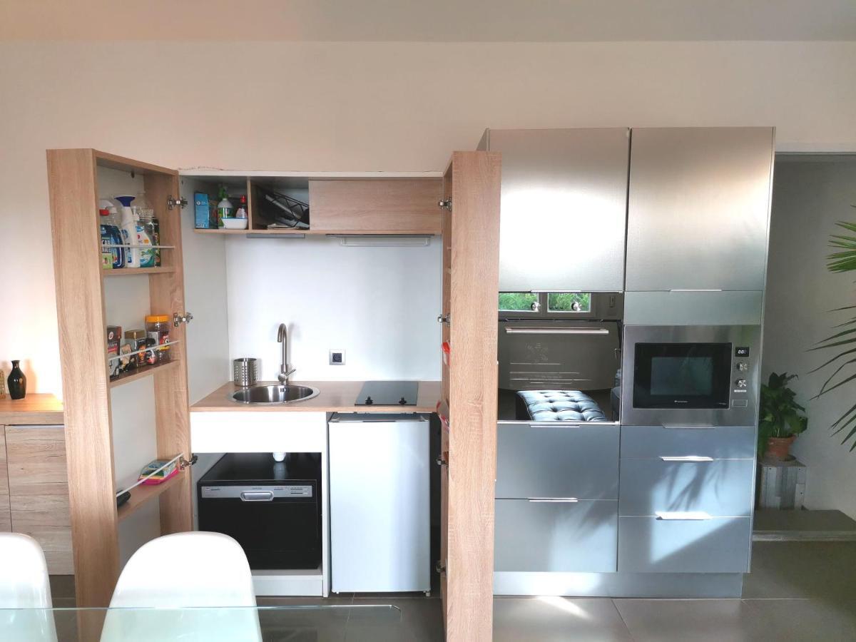 Appartement Pinede Man Yelle ซานารี-ซูร์-แมร์ ภายนอก รูปภาพ